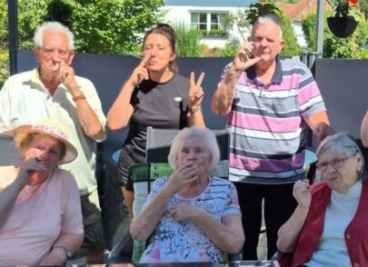 Gemütliches Beisammensein der Bewohner